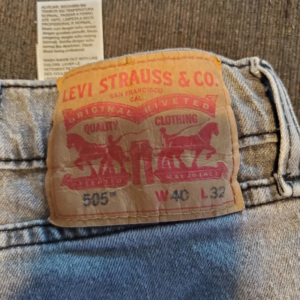 Levis 505 Regular Fit Jeans Waist 40. Length 32